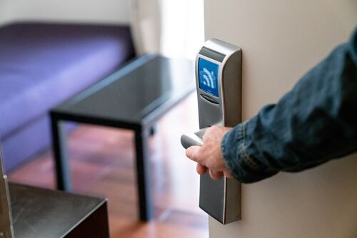 Exklusive Schnittstellen zu Türschließsystemen und Zutrittssystemen für Hotels